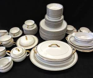 lot 5041 image: Noritake Keyboard Patern China Dinnerware  73 Pieces