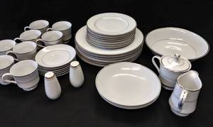 lot 5043 image: Vintage Nitto Ingrid 6805 Fine China Lot  36 Pieces