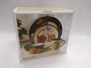 lot 5073 image: New In Box Pfaltzgraff Painted Poppies 16-Pc. Set, Service for 4