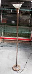 lot 5086 image: 6 ft Tall Standing Lamp