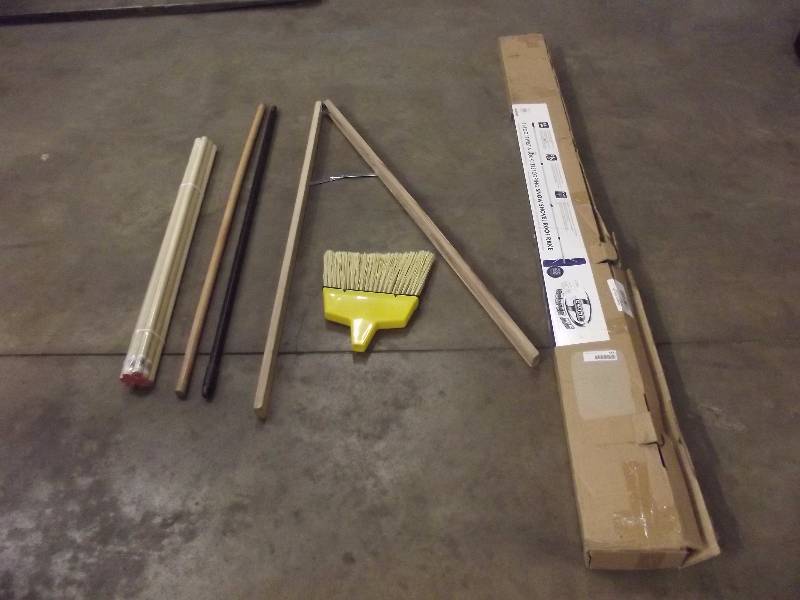 lot 4251 image: Broomstick Lot