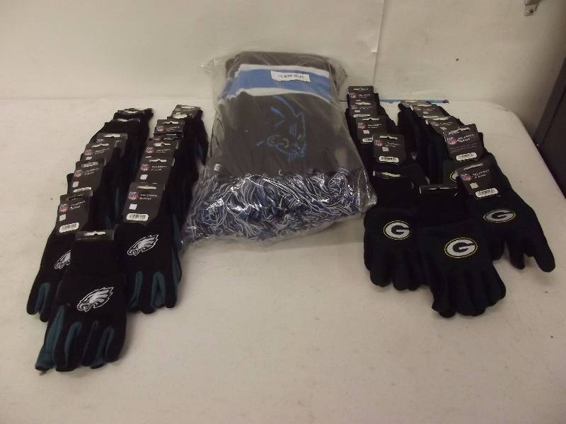 lot 4271 image: Glove and Scarf Lot