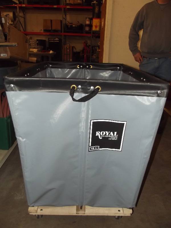 lot 1 image: Removable Liner Basket Truck