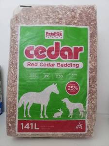 lot 9039 image: Pets Pick Cedar Bedding, 5.0 cu ft