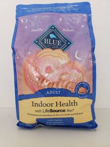 lot 9048 image: Blue Buffalo Indoor Health Adult Chicken & Brown - Rice Dry Cat Food - 5lb bag
