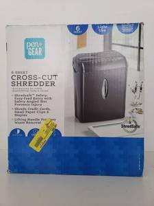 lot 9053 image: Pen  Gear 6-sheet Crosscut PaperCredit Card Shredder