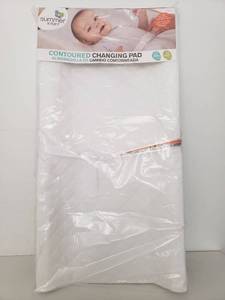 lot 9065 image: Summer Infant Contoured Changing Pad