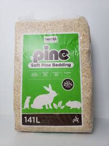 lot 9118 image: AWF Pets Pick Wood Shavings Pine Bedding, 4 CU FT