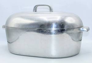 lot 2012 image: Vintage Magnalite Wagner Ware Sidney O Aluminum Roaster Pan Model 4267-M with Lid and Trivet