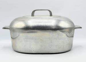 lot 2013 image: Vintage Wagner Ware Sidney Magnalite O 4265 P Aluminum Roasting Dutch Oven Pan with Lid and Trivet