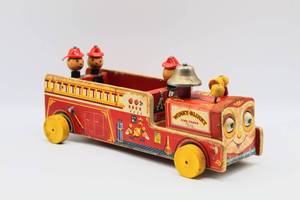 lot 2025 image: 1950s Fisher-Price #200 Winky-Blinky 12 Fire Truck Pull Toy - works