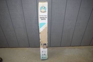lot 4 image: Baby Seater Retractable Safety Gate 48 Wide