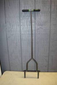 lot 84 image: Yard Butler