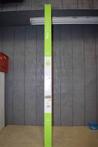 lot 89 image: Tex Transcent 6 Foot Universal TopBottom Rail Classic White