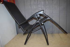 lot 90 image: Black Zero Gravity Lawn Chair