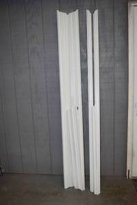lot 127 image: Vinyl Door Frame Jamb 30
