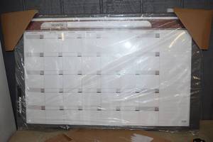lot 136 image: Quartet Calendar White Board 2 x 3