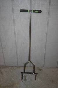 lot 169 image: Yard Butler