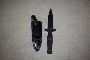 lot 224 image: Smith & Wesson HRT Boot Knife 4 78 Double Edged Blade with Sheath