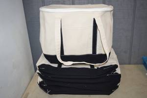 lot 528 image: 5 Canvas Insulated Tote Bags Cooler Bags 13 x 16 x 6
