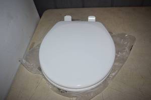 lot 323 image: Mayfair Round Enamel Wood Toilet Seat