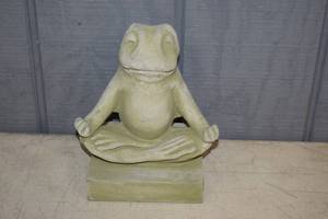 lot 357 image: Concrete Frog Garden Statue 9