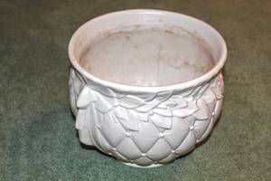 lot 6011 image: Mid-Century McCalls Ceramic Design Planter Pot Measures 8.5 Tall x 11 Wide