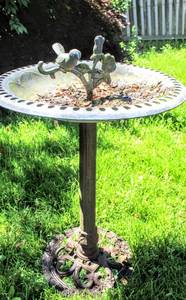 lot 6018 image: Metal Decorative Bird Bath 32 Tall x 21 Diameter
