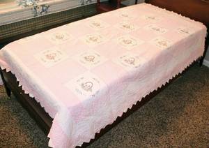 lot 6064 image: Pale Pink & White AntiqueVintage Quilt with Embroidered design of Flower Baskets 64 x 78