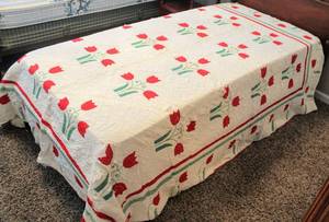 lot 6066 image: Antique Red Tulip Applique Quilt 84 x 98
