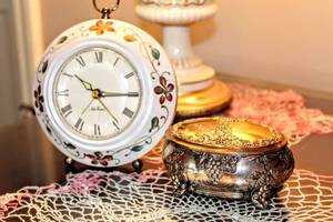 lot 6108 image: Vintage Dresser Decor including Seth Thomas Illuminated Bedside Alarm Clock and Lined Footed Jewelry Box with Contents