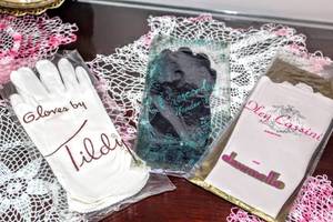 lot 6114 image: Vintage Oleg Cassini, Crescendoe and Lady Gay Womens Gloves