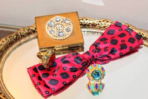 lot 6119 image: Antique Vintage Jeweled Compact Powder Box with Pouf and Net, 2 Vintage Jeweled Rings and Vintage Silk Bow Pin