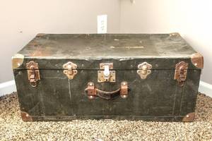 lot 6037 image: Vintage Light Metal (aluminum) Trunk