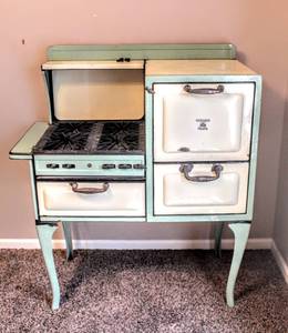 lot 6000 image: Amazing Vintage 1930s Windsor Castle Gas Stove Range Oven Green Porcelain