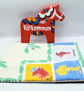 lot 6082 image: Swedish Dalecarlian horse wall plaque and Vintage Swedish Tablecloth Linen