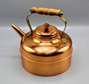 lot 6053 image: Antique Copper Kettle Marked Made in England