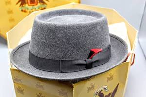lot 6122 image: Amazing Vintage Gentlemans Gray Felt Fedora Hat From Knox New York Premier Quality 6 78 in Original Box