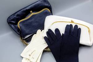 lot 6130 image: Amazing Vintage Navy and White Fold-over Clutch Purses and Matching Matinee Gloves