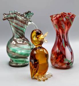 lot 6186 image: Amazing (3) Piece Art Glass Vase, Pitcher and Golden Glass Duck