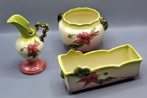lot 6190 image: Vintage Hull Pottery 3 Piece Set