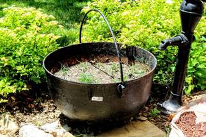 lot 6014 image: Amazing Large 31 Diameter Footed Cauldron