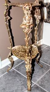 lot 5994 image: Antique Ornate Tri-footed Heavy Brass 2 Tiered Stand Table
