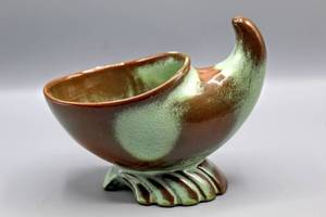 lot 6183 image: Vintage Frankoma Pottery Prairie Green Cornucopia Planter Vase #57