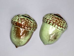 lot 6185 image: (2) Vintage Frankoma Pottery Prairie Green Acorn Wall Pockets #190
