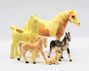 lot 6176 image: Variety of Vintage Horse Figurines
