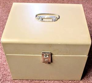 lot 6196 image: Vintage Metal 2 Slot Lockable File Folder Office Box