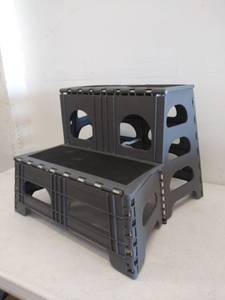 lot 45 image: Pet Step Folding 2 Step Dog Assist