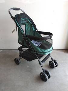 lot 52 image: Gear Happy Trails No-Zip Dogs Stroller - 30.5L x 15W - Emerald
