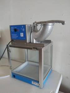 lot 112 image: Paragon Simply-A-Blast Snow Cone Machine Model 6133300&nbsp TESTED WORKING